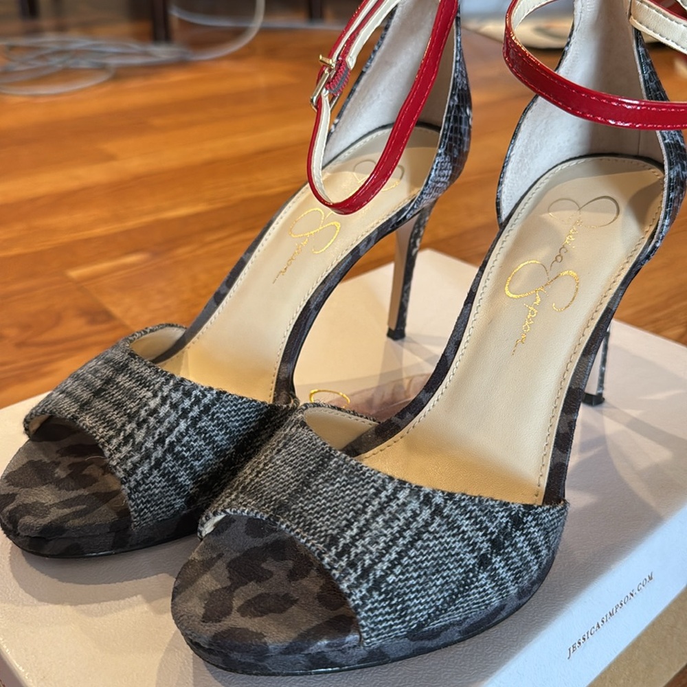 Jessica Simpson Sandals - Picture 2 of 12
